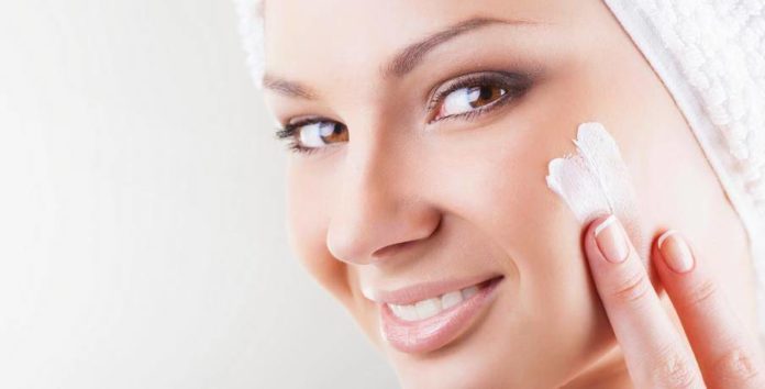 Maschere antirughe fai da te - come fare una maschera viso contro le rughe Maschere antirughe fai da te - come fare una maschera viso contro le rughe