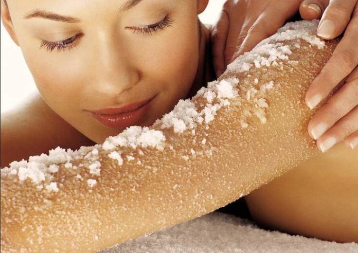 Scrub per il corpo fai da te: cos’è, a cosa serve, modo d’uso e ricette semplici e veloci per esfoliare la pelle in modo naturale. Scopri come fare uno scrub corpo in casa utilizzando solo ingredienti naturali, come si applica lo scrub sul corpo e le migliori ricette più efficaci per preparare da sole in casa i nostri scrub corpo. Scrub per il corpo fai da te: cos’è, a cosa serve, modo d’uso e ricette semplici e veloci per esfoliare la pelle in modo naturale. Scopri come fare uno scrub corpo in casa utilizzando solo ingredienti naturali, come si applica lo scrub sul corpo e le migliori ricette più efficaci per preparare da sole in casa i nostri scrub corpo.