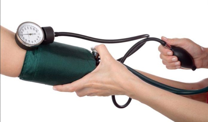 Pressione alta (ipertensione): valori, sintomi, cosa magiare, cosa fare e rimedi naturali. Scopri quali sono i sintomi della pressione alta, le cause, la cura, i rimedi naturali contro l'ipertensione, cosa mangiare, i cibi da evitare e i consigli su cosa fare per abbassare la pressione alta. Pressione alta (ipertensione): valori, sintomi, cosa magiare, cosa fare e rimedi naturali. Scopri quali sono i sintomi della pressione alta, le cause, la cura, i rimedi naturali contro l'ipertensione, cosa mangiare, i cibi da evitare e i consigli su cosa fare per abbassare la pressione alta.