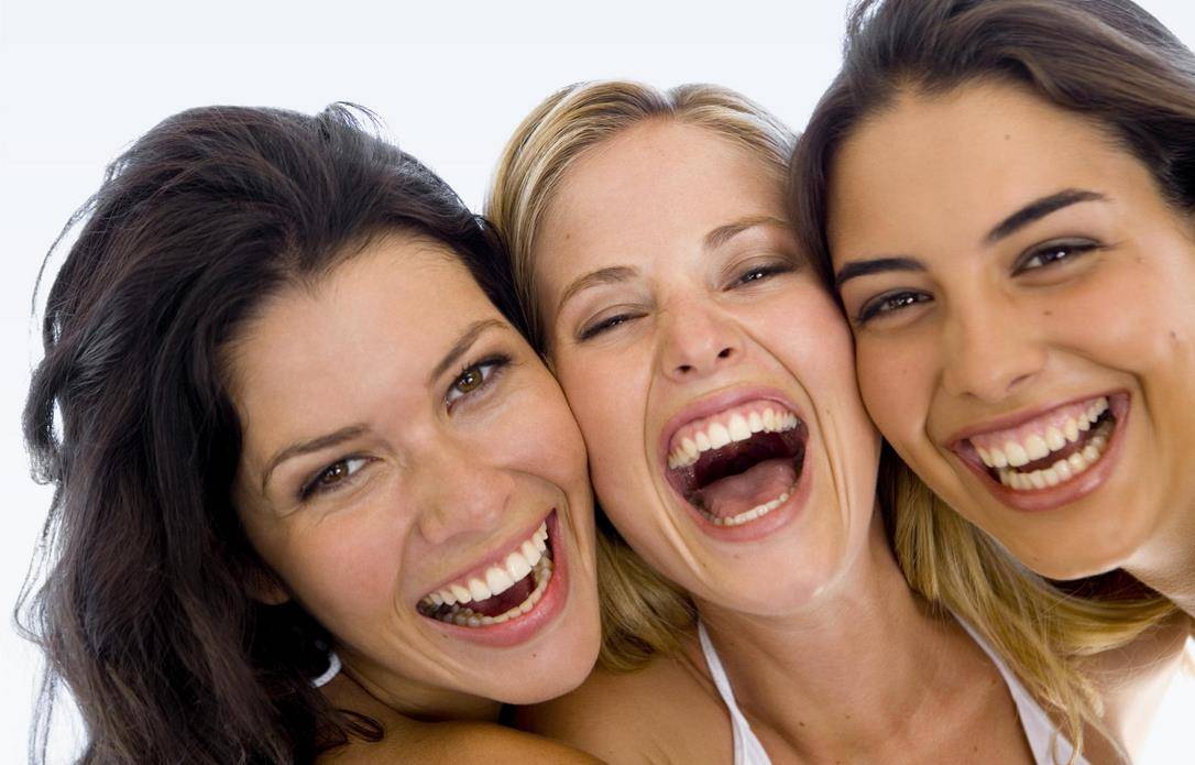 Ridere fa bene alla salute e rinforza la mente. Scopri perché ridere fa bene alla salute e quali sono gli effetti benefici per il nostro organismo e l'importanza per la salute di una buona risata.