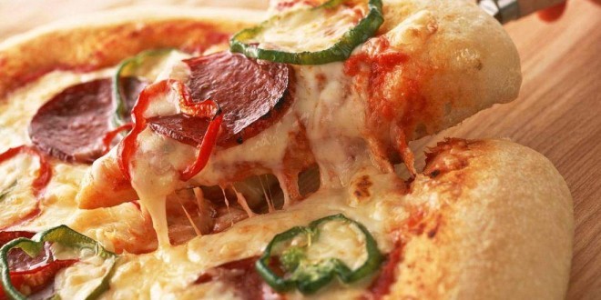 pizza fatta in casa - come fare la pizza in casa la ricetta facile e veloce