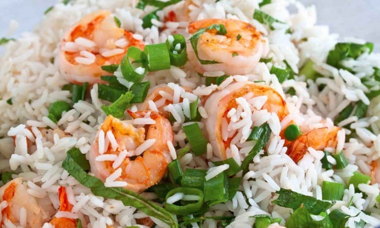 Insalata di riso: ricette facili e veloci. Scopri come fare l'insalata di riso e le migliori ricette per preparare una sana insalata con riso integrale o bianco, ricca di sostanze nutrienti.