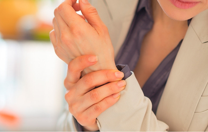Artrite reumatoide: sintomi, cause, rimedi naturali, alimentazione e consigli