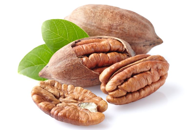 Noci Pecan: proprietà, benefici, valori nutrizionali, calorie, uso e controindicazioni. Scopri le proprietà delle noci pecan, i benefici per la salute, gli usi in cucina o come rimedio naturale, le controindicazioni e gli effetti collaterali.