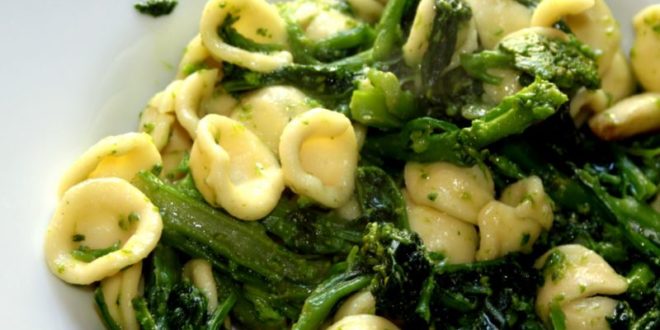 Cime di rapa: ricette facili e veloci per tutti i gusti. Scopri come pulire e cuocere le cime di rapa e le migliori ricette per gustare le cime di rapa.