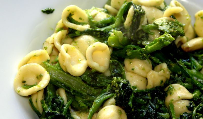 Cime di rapa: ricette facili e veloci per tutti i gusti. Scopri come pulire e cuocere le cime di rapa e le migliori ricette per gustare le cime di rapa.