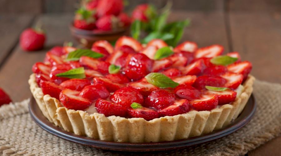 Crostate di frutta: ricetta semplice + altre ricette facili e veloci. Scopri come preparare una buona crostata di frutta, gli ingredienti ed alcune ricette di crostata facili e veloci da realizzare.