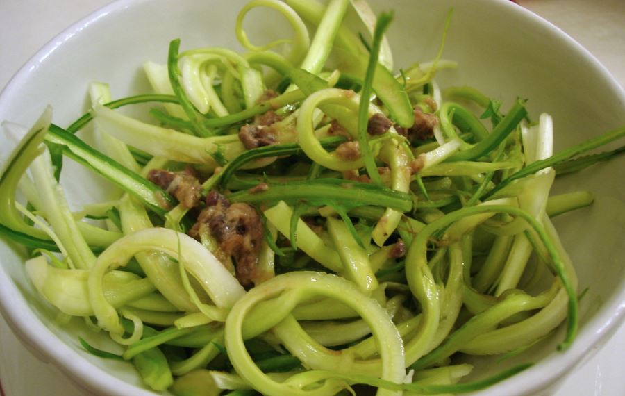 Puntarelle: ricette facili e veloci. Scopri come cucinare le puntarelle e le migliori ricette con le puntarelle per realizzare pietanze gustose che uniscano benessere e piacere della tavola!