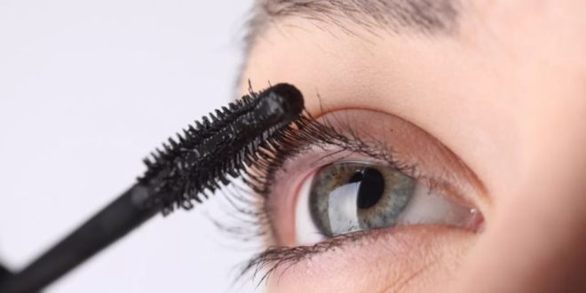Mascara: consigli per usarlo al meglio per avere ciglia voluttuose e lunghe. Scopri come mettere il mascara, come scegliere quello giusto e gli errori da evitare quando applicate il mascara sulle ciglia.