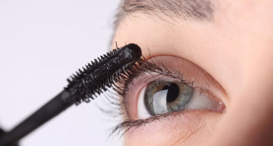 Mascara: consigli per usarlo al meglio per avere ciglia voluttuose e lunghe. Scopri come mettere il mascara, come scegliere quello giusto e gli errori da evitare quando applicate il mascara sulle ciglia.