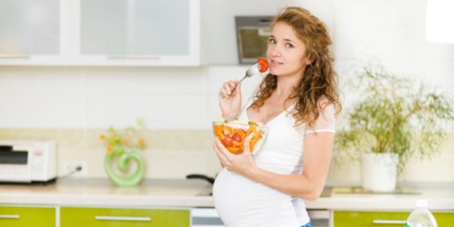 Stitichezza in gravidanza: cause, alimentazione consigliata e rimedi naturali efficaci. Scopri le cause della stitichezza in gravidanza, cosa mangiare, i cibi da evitare e i più efficaci rimedi naturali contro la stitichezza in gravidanza.