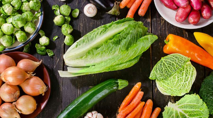 Dieta ipocalorica, cosa mangiare? Ecco le migliori verdure ipocaloriche! E' difficile capire cosa mangiare per perdere peso, cosa fa bene e non fa ingrassare. In questo articolo trovate le verdure con un minor contenuto di calorie da consumare quando si segue un'alimentazione ipocalorica.