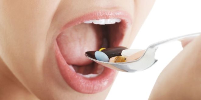 Eccesso di vitamina D: 6 effetti collaterali scientificamente provati. Scopri i sintomi di un eccesso di vitamina D, le cause, la dose giornaliera di vitamina D considerata sicura e gli effetti collaterali se si assuma troppa vitamina D