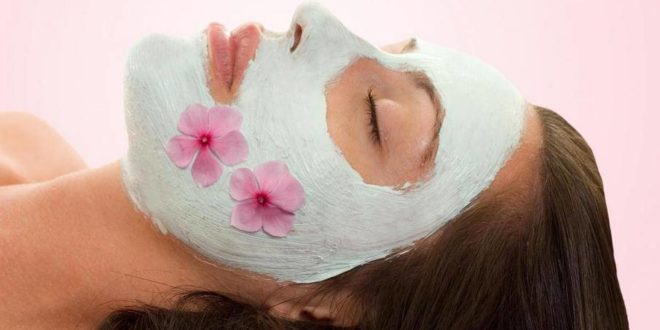 Maschere anti age per il viso fai da te: ricette semplici ed efficaci per ringiovanire la pelle del viso