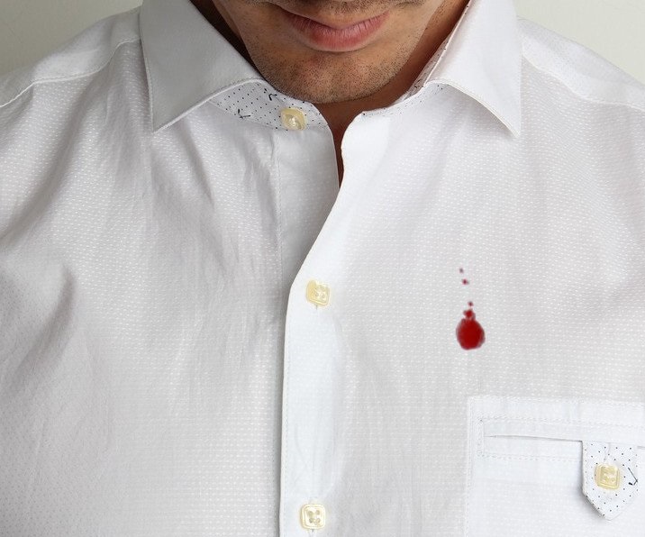 Togliere le macchie di sangue da vestiti e tessuti. 6 metodi veloci ed efficaci.