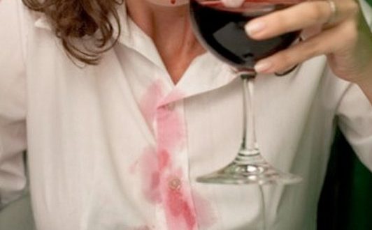 Come Togliere Le Macchie Di Vino Rosso 7 Metodi Fai Da Te