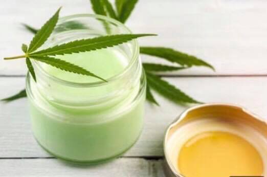 Creme al CBD ( cannabidiolo): di che sostanze si tratta, con cosa abbiamo a che fare, come nascono queste creme e tutti i vantaggi e benefici che possono avere sul nostro corpo e la nostra salute.