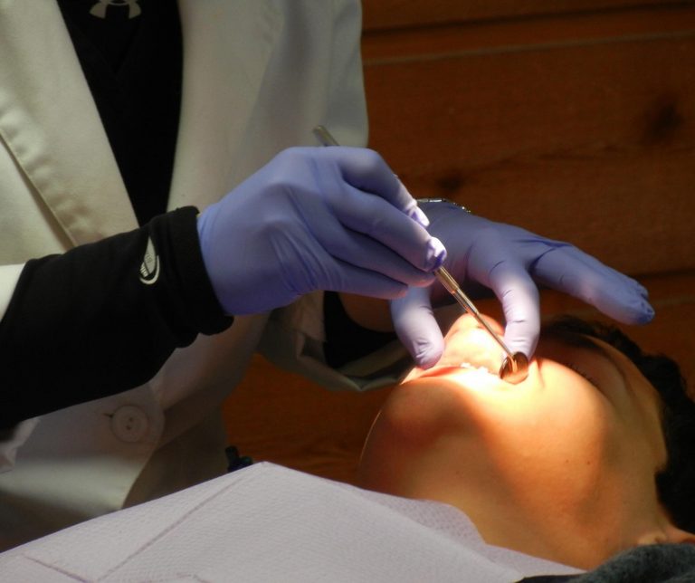 Piorrea (o parodontite): un'infiammazione dentale prevenibile
