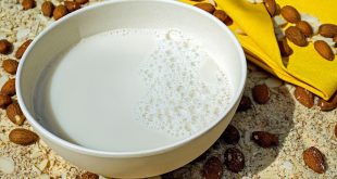 Latte vegetale fai da te: 8 esempi di latte estratto da frutta secca e altri vegetali