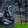 Perché praticare il Nordic Walking: cos’è, differenze con la camminata, i benefici, l’alimentazione adatta e l’abbigliamento da scegliere