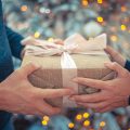 Cosa regalare ad una giovane donna per il suo compleanno. Sorprendila all'insegna del benessere.