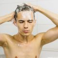 Come scegliere lo shampoo più adatto ai propri capelli: guida all’acquisto e consigli utili